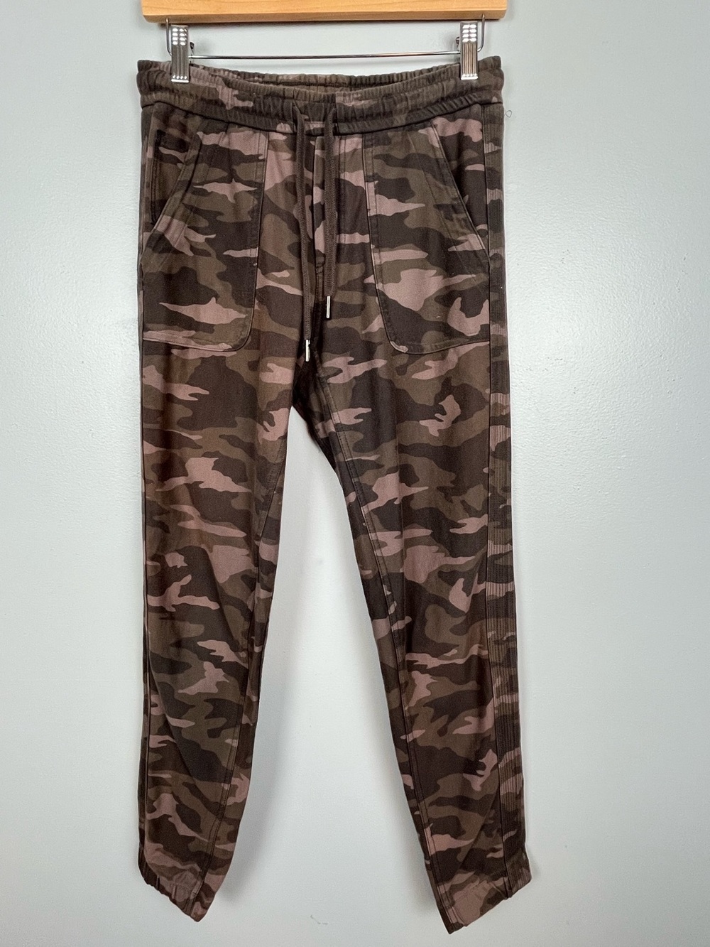 Athleta Farallon camo cotton spandex drawstring joggers, size 0.